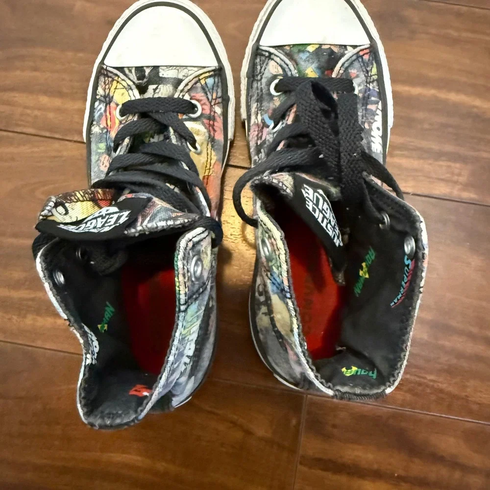 Converse Chuck Taylor All‎ Star Justice League High Top Youth Size 1 Comic Print